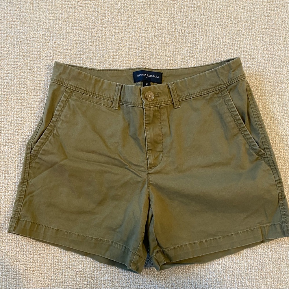 Banana Republic Women's Size 0 Cotton Blend Olive Shorts
